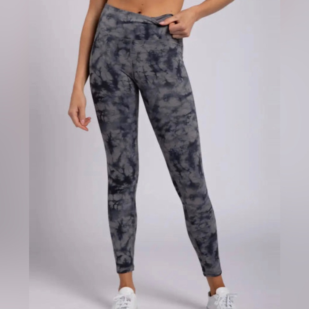 NWT. Mono B Tie-Dye High-Waist Leggings size Small